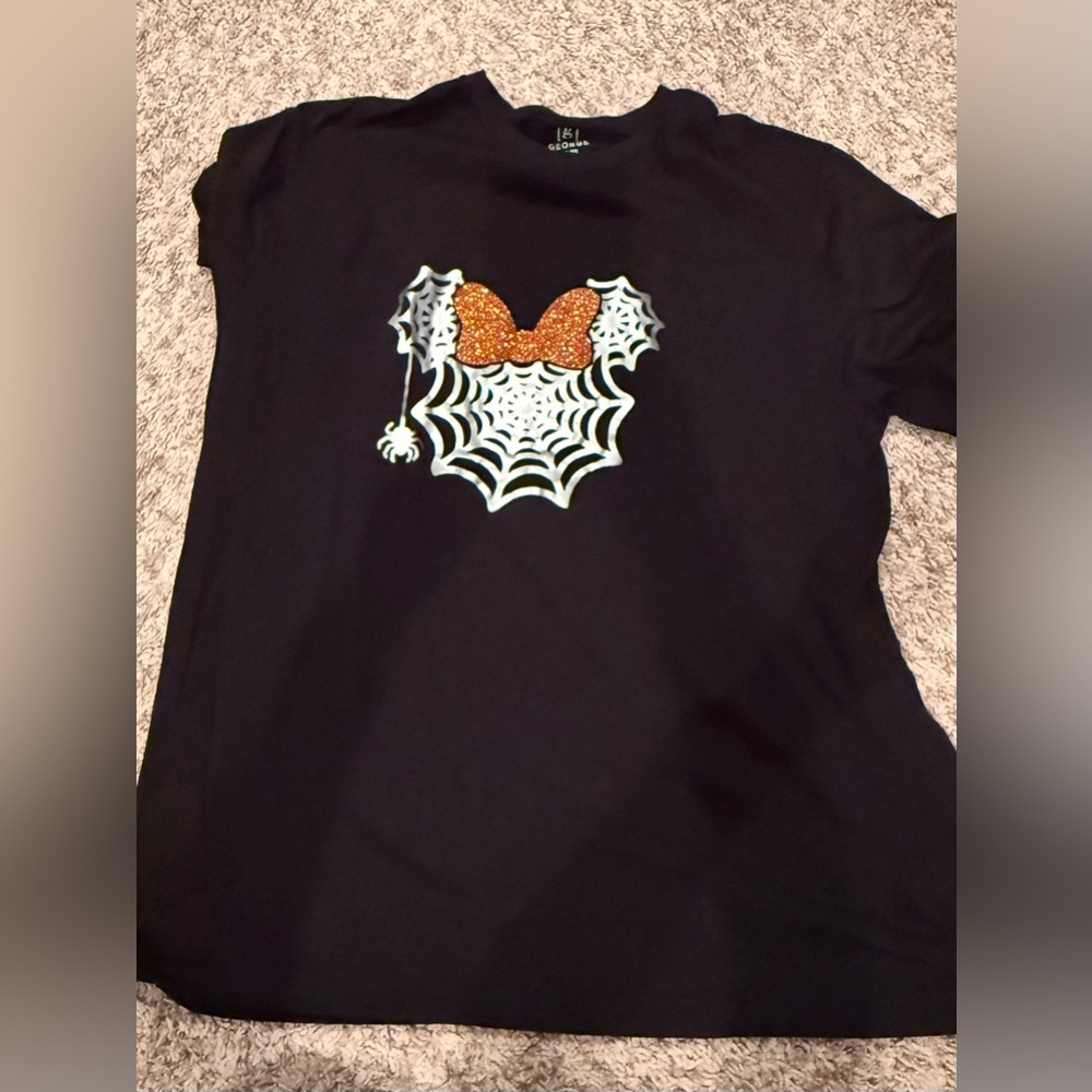 🕷️🎃 Handmade Minnie Mouse Halloween Tee – Women’s (Made from Men’s XL) 🎃🕷️